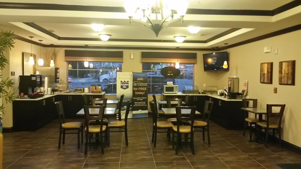 Atria Inn & Suites Three Rivers Exterior photo